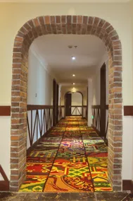 MONI HOTEL ARTS - Image 4