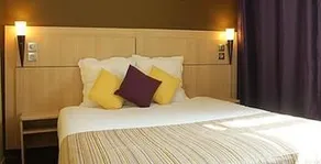 Hôtel Le Chateaubriand - Image 2