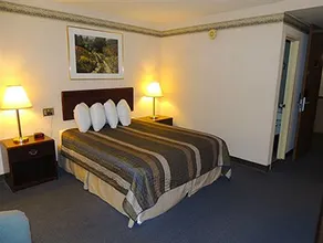 Budget Host Inn & Suites Lancaster - Image 2
