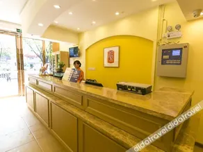 Home Inn Chongqing Jiazhou Road Subway Station - Image 4