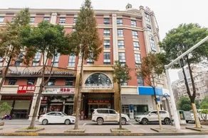 Huada Light Luxury Hotel - Image 4