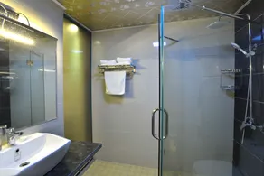 Mini Holiday Hotel - Image 2
