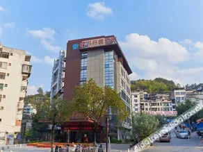 Mingcheng Danrong Hotel - Image 4