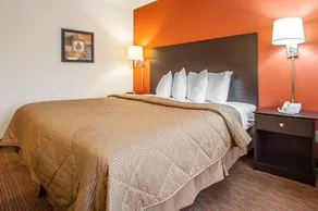 Comfort Inn & Suites Mason City - Clear Lake - Image 2