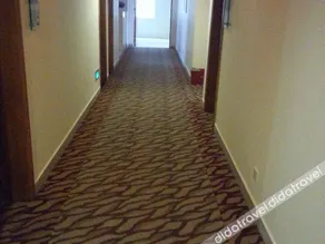 Super 8 Hotel - Image 4