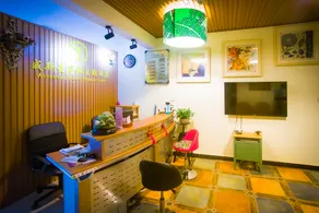 Wiseman Travel Theme Hotel - Image 2