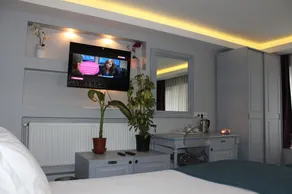 Santa Lucia Suites - Image 2