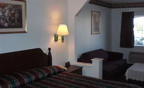 The Executive Inn & Suites - Image 4