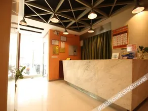 Super 8 Hotel - Image 2