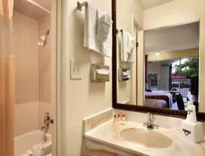 Travelodge Elkhart - Image 4