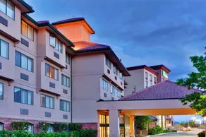 The Kanata Kelowna Hotel & Conference Centre - Image 4