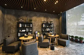 Island Hotel - Image 2