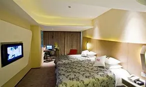 E M Grand Hotel - Image 3