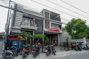 RedDoorz Plus near Amplaz Yogyakarta - Image 5