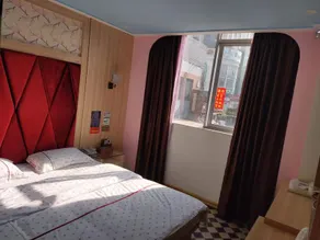 City Theme Hotel - Image 4
