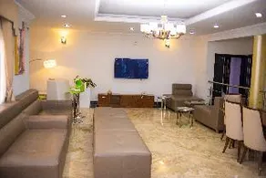 The Hallmark Hub Hotel and Apartments - Image 2