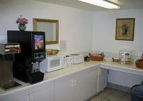 Rodeway Inn Redding - Image 4