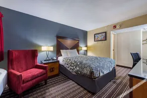 Econo Lodge Inn & Suites - Image 2
