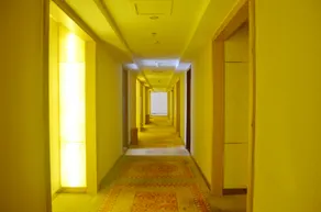 Yi Long Hotel - Image 3