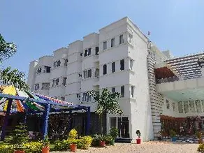 Moments Resort - Image 5