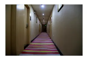 Thank Inn Hotel (Luohe Convention Center Dennis Square Branch) - Image 4