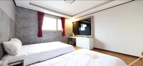Jeju Pool House - Image 5