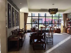 Golden Hotel - Image 5