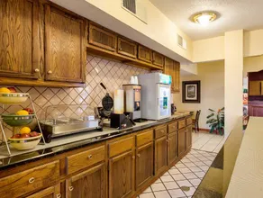 Comfort Inn & Suites At Copeland Tower - Image 2