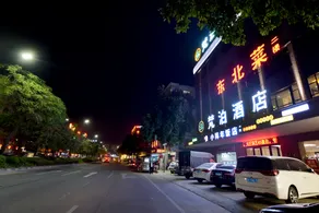 Vanble Hotel - Image 5