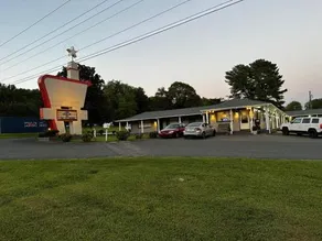 Bea's Parkway Inn - Image 2