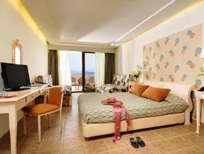 Kassandra Bay Resort, Suites & Spa - Image 4