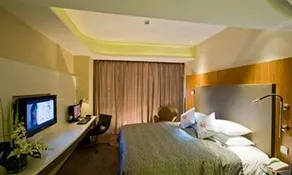E M Grand Hotel - Image 2