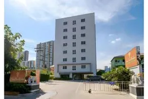 Townhouse Siam Privi Hotel - Image 2