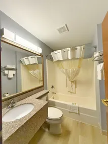 BlissPoint Inn & Suites, Northwood - Image 5