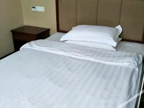 Gold Coast Boutique Hotel (Zhangjiagang Phoenix Branch) - Image 4