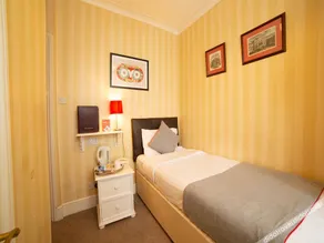 Fines Bayliwick Hotel - Image 4