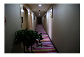 Thank Inn Hotel (Luohe Convention Center Dennis Square Branch) - Image 3