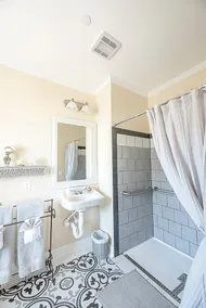 The Carriage House B&B - Bad