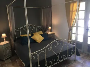 Le Mas de la Pinède - Habitación