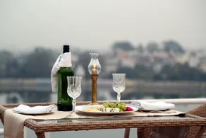 Brahma Niwas - Luxury Lake View Hotel with Infinity Pool, Udaipur  - Restaurang