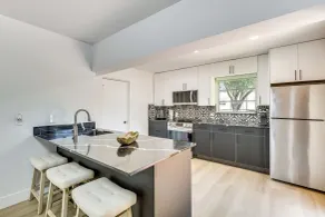 Walk to City Center: Modern Coral Springs Getaway - Interiör