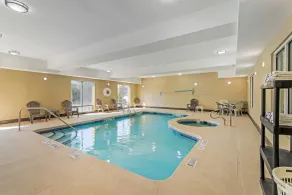 Comfort Suites Brunswick - Piscine