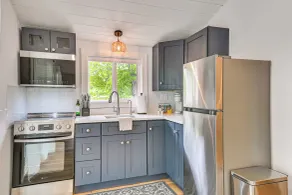 Couples Retreat w/ Water Access to Lake Champlain - Interior