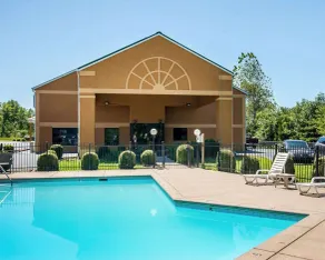 Econo Lodge Inn & Suites Centerville - Basseng