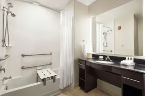 Homewood Suites Fort Wayne - Bathroom