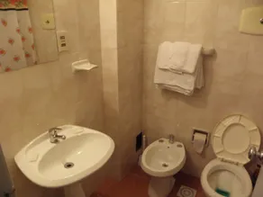 Hotel Ideal - Bathroom