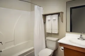 WoodSpring Suites Louisville Jeffersontown - Bathroom