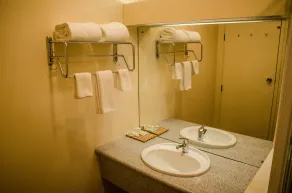 Alpers Lodge & Conference Centre - Badezimmer