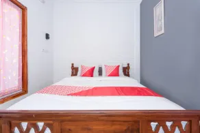 RedDoorz near Plengkung Gading 2 - Room