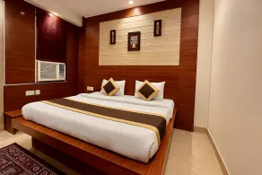Amaira Hotels & Banquets (Near Vaishali Metro Station) - Room